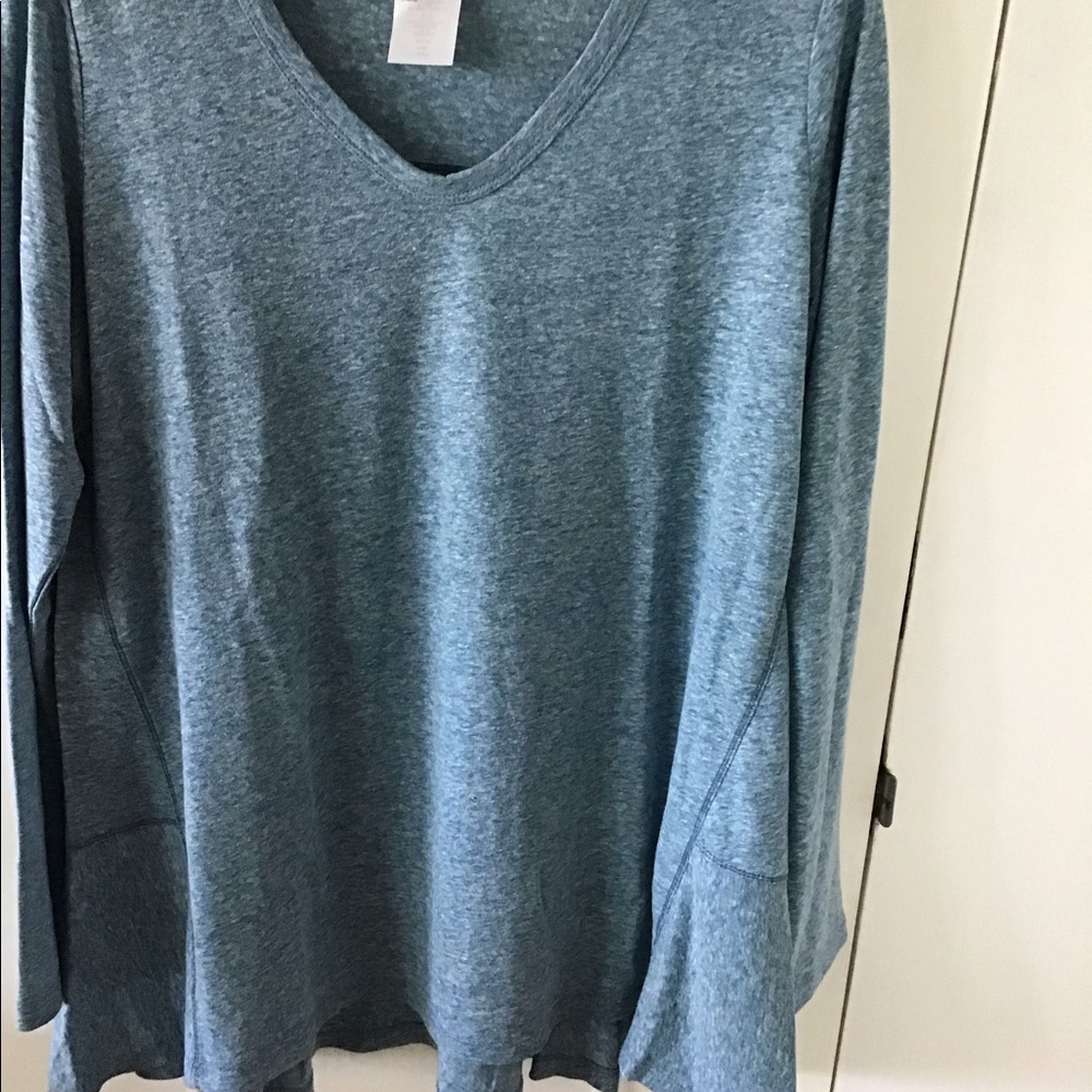 NWT Women’s Long Sleeve LOGO tunic
